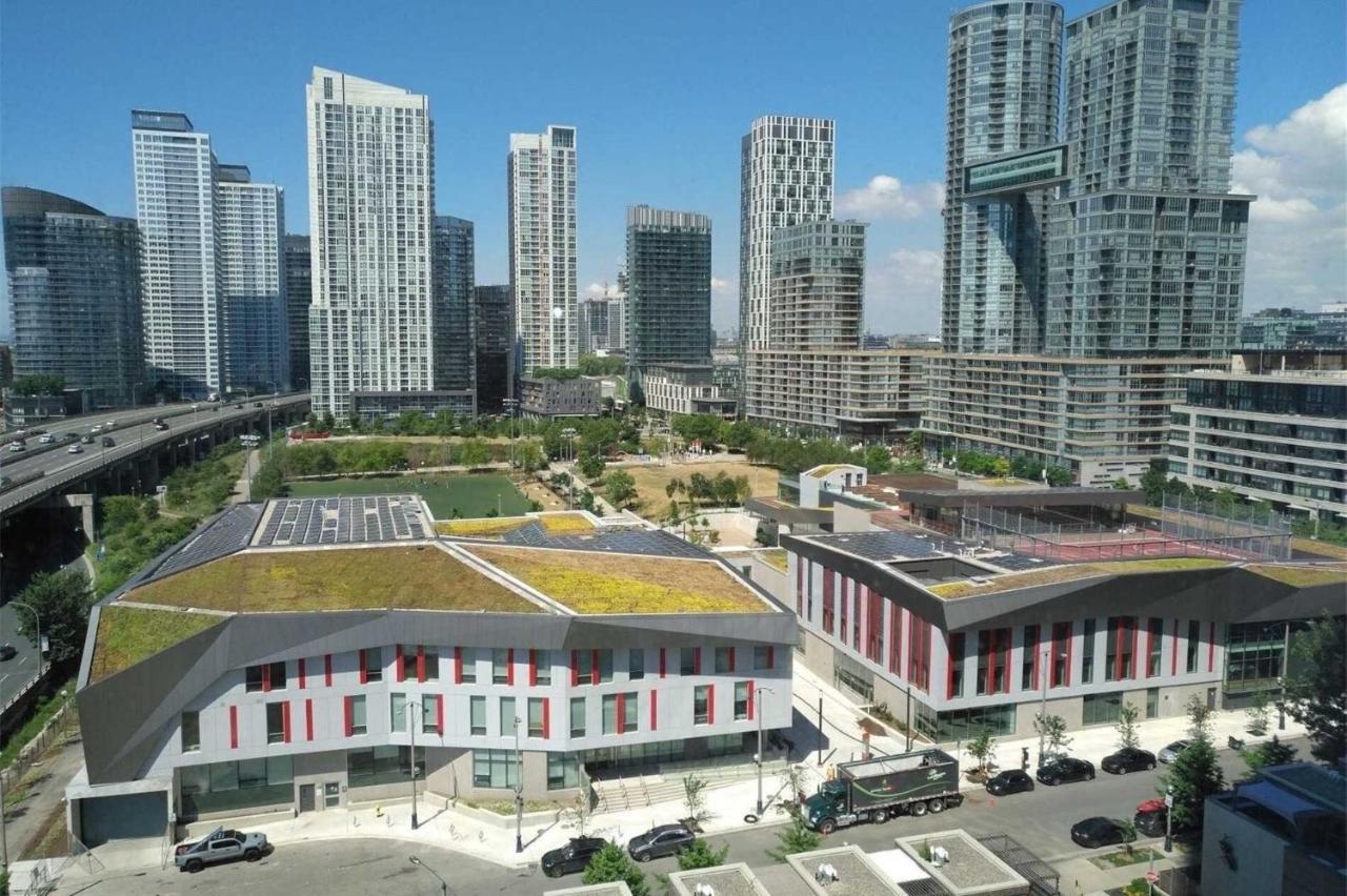Three-Bedroom Condo With Free Parking Nearby Cn Tower With Lake View Toronto Buitenkant foto