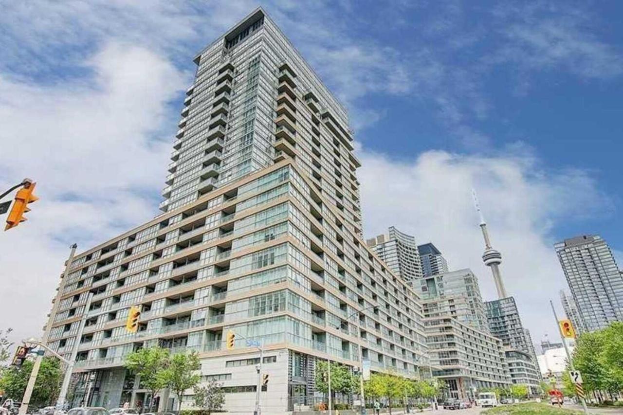 Three-Bedroom Condo With Free Parking Nearby Cn Tower With Lake View Toronto Buitenkant foto