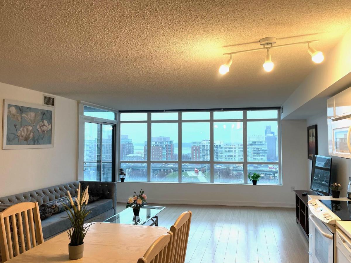 Three-Bedroom Condo With Free Parking Nearby Cn Tower With Lake View Toronto Buitenkant foto
