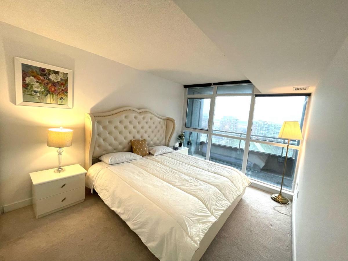 Three-Bedroom Condo With Free Parking Nearby Cn Tower With Lake View Toronto Buitenkant foto