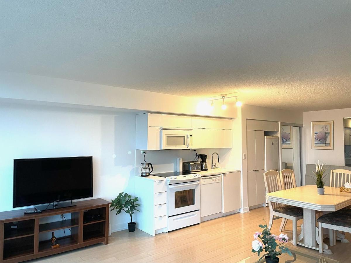 Three-Bedroom Condo With Free Parking Nearby Cn Tower With Lake View Toronto Buitenkant foto