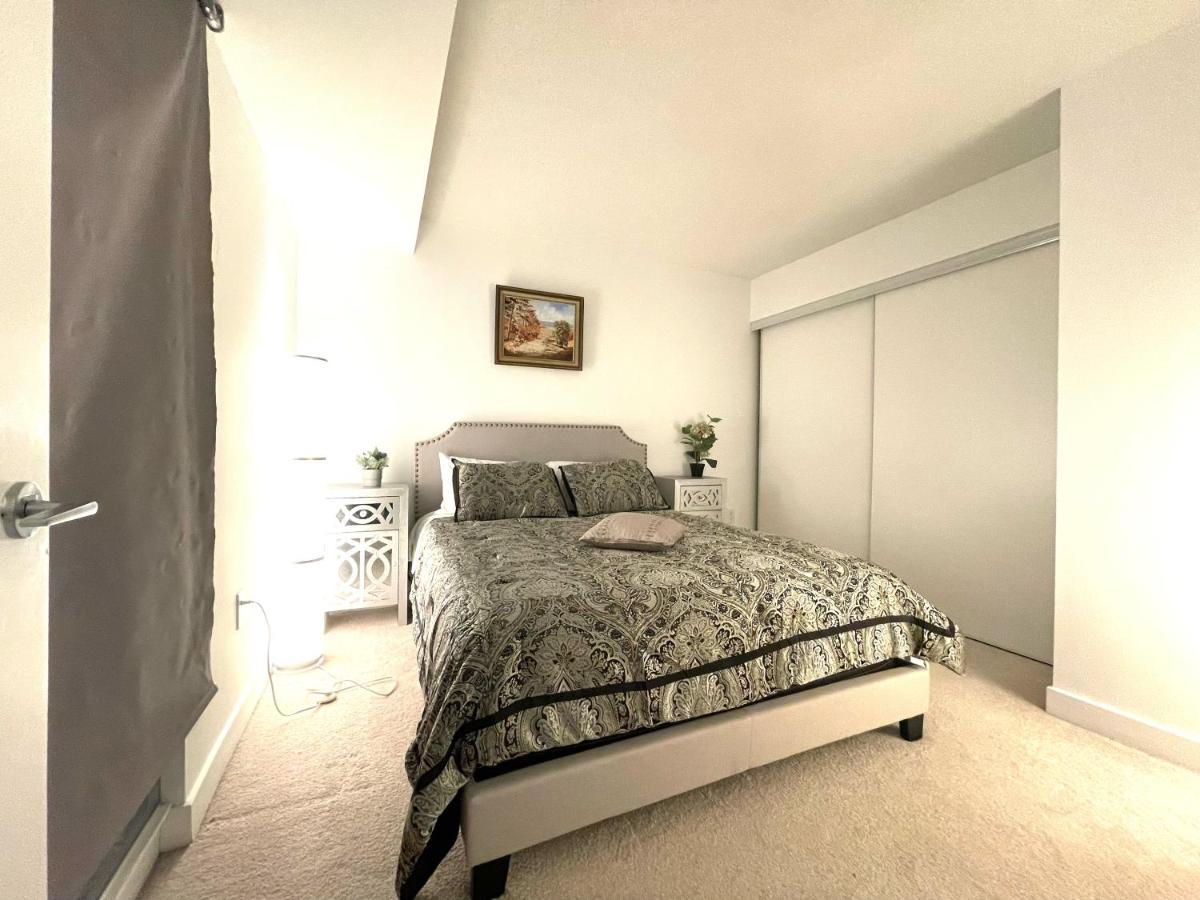 Three-Bedroom Condo With Free Parking Nearby Cn Tower With Lake View Toronto Buitenkant foto