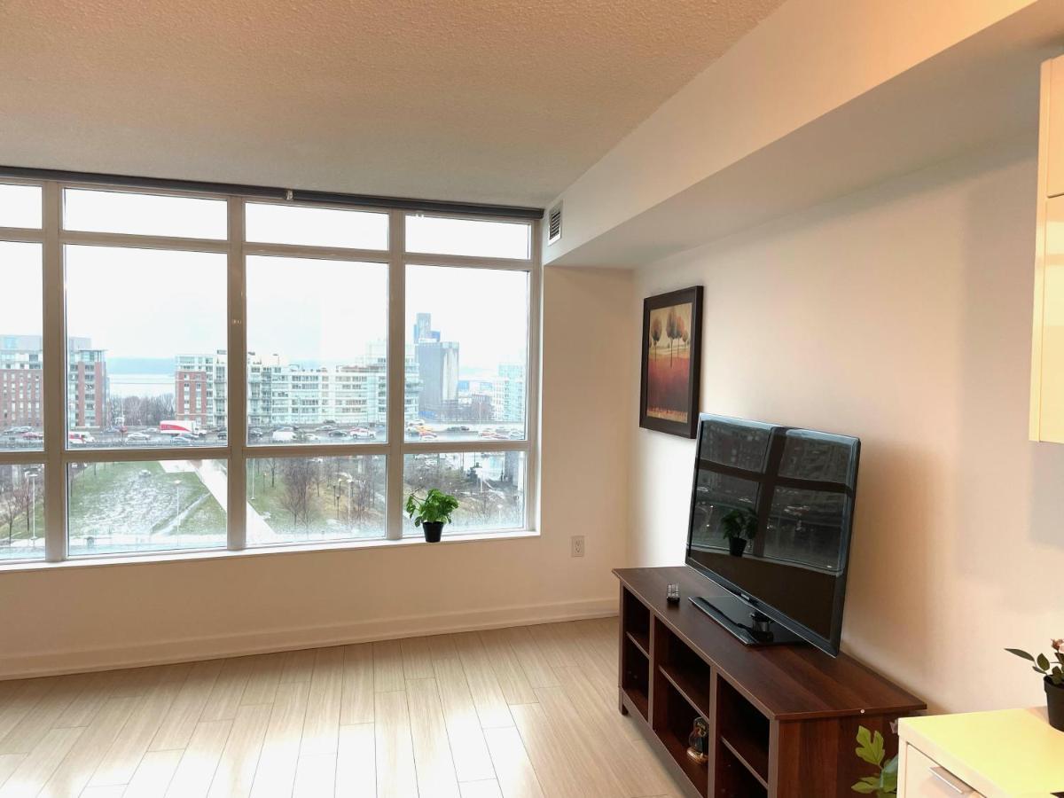 Three-Bedroom Condo With Free Parking Nearby Cn Tower With Lake View Toronto Buitenkant foto