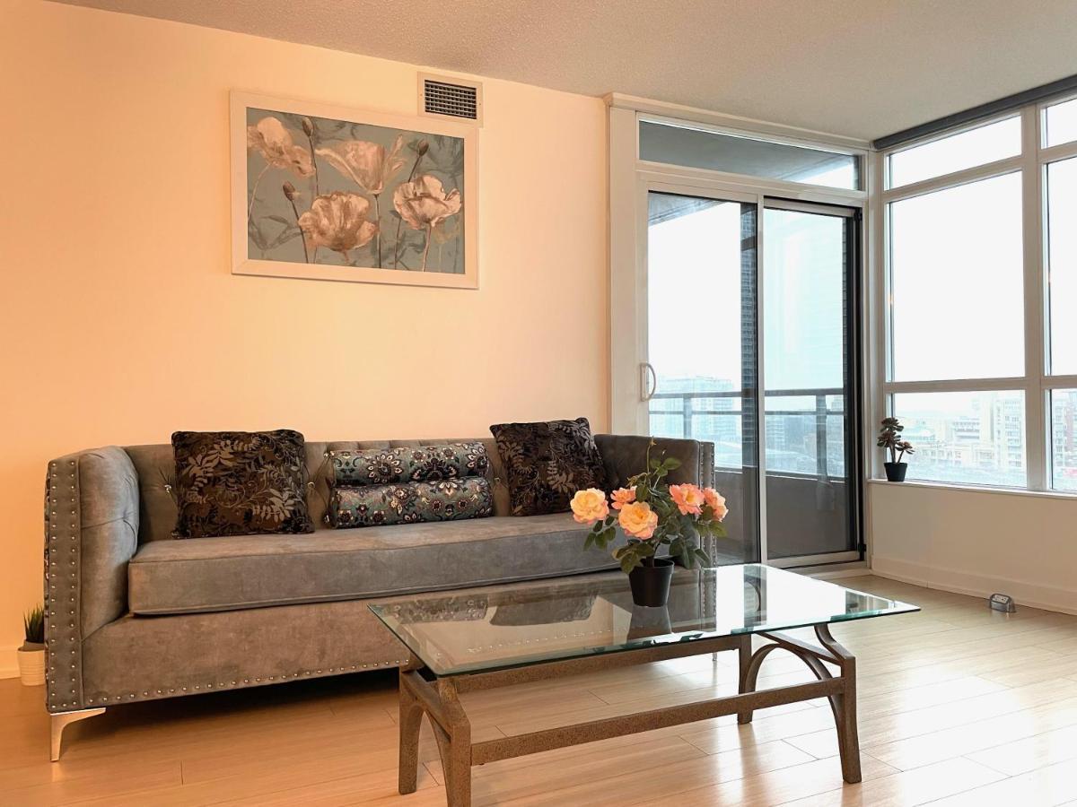 Three-Bedroom Condo With Free Parking Nearby Cn Tower With Lake View Toronto Buitenkant foto