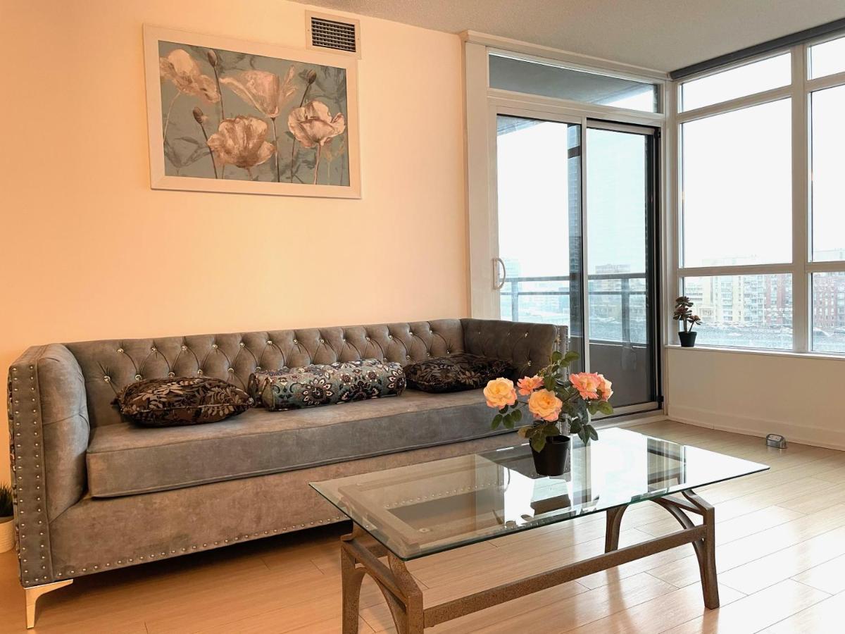 Three-Bedroom Condo With Free Parking Nearby Cn Tower With Lake View Toronto Buitenkant foto
