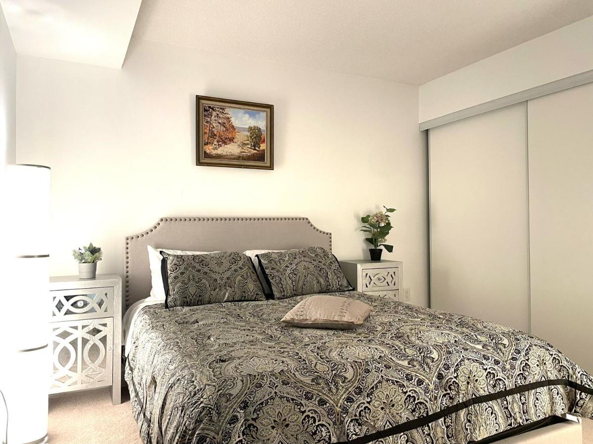 Three-Bedroom Condo With Free Parking Nearby Cn Tower With Lake View Toronto Buitenkant foto