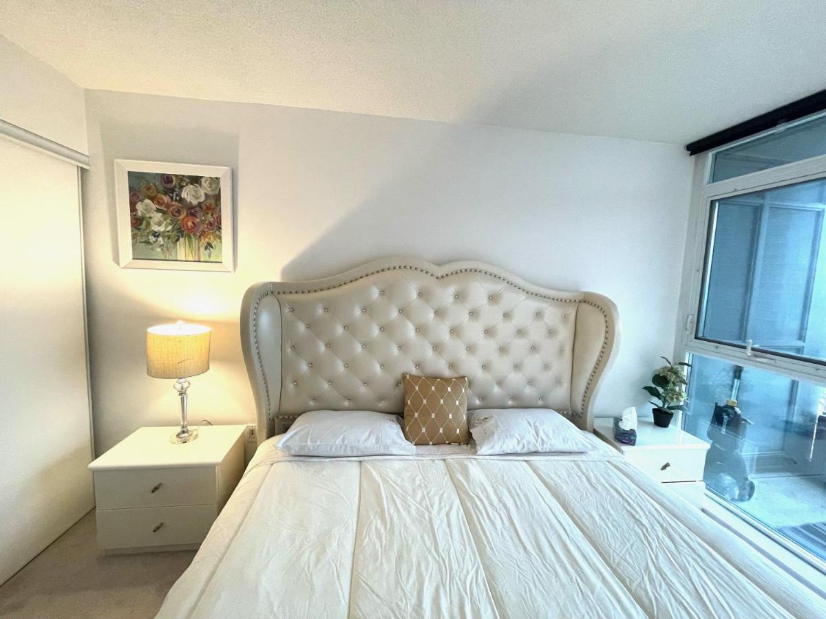 Three-Bedroom Condo With Free Parking Nearby Cn Tower With Lake View Toronto Buitenkant foto