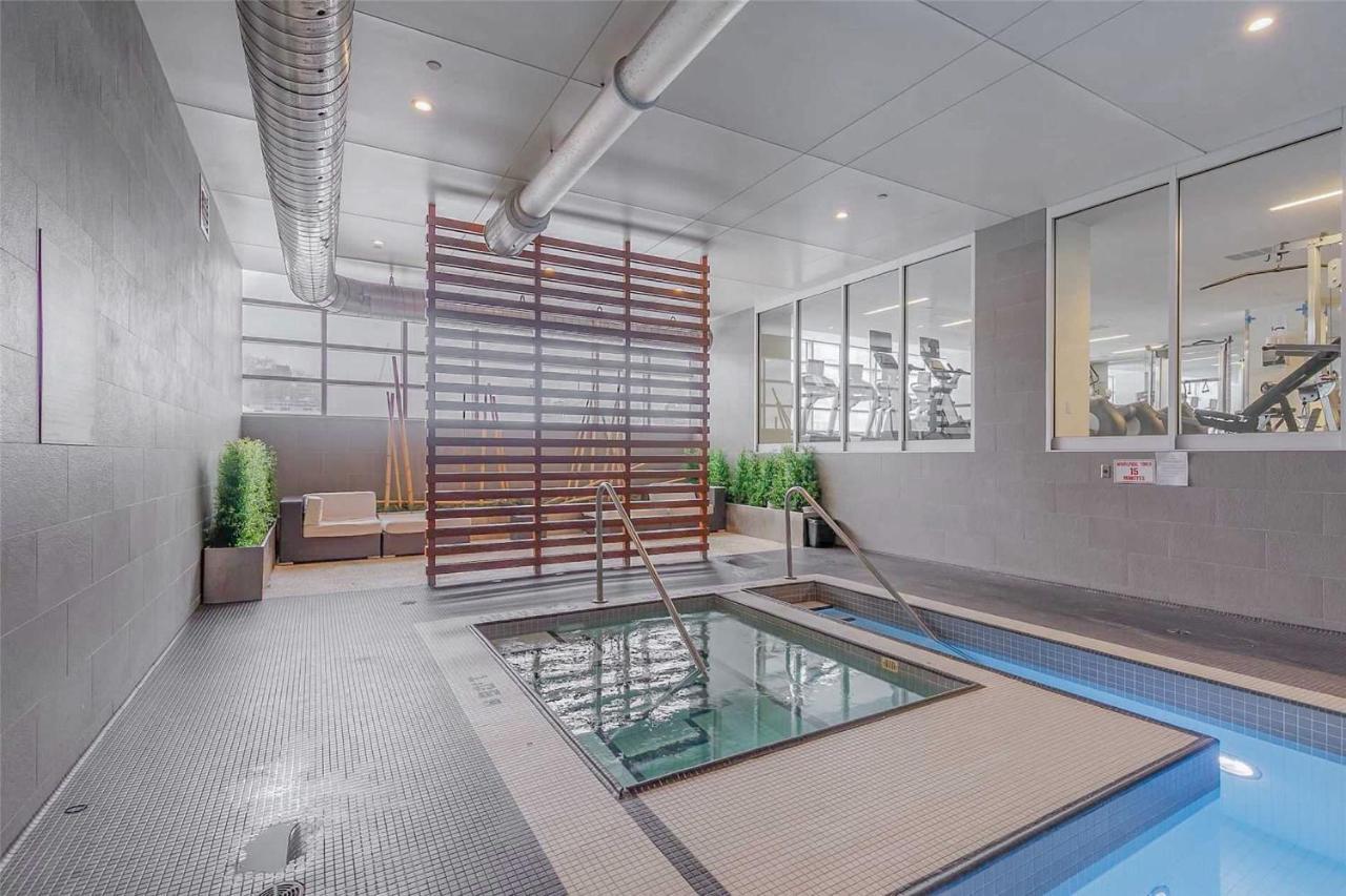 Three-Bedroom Condo With Free Parking Nearby Cn Tower With Lake View Toronto Buitenkant foto