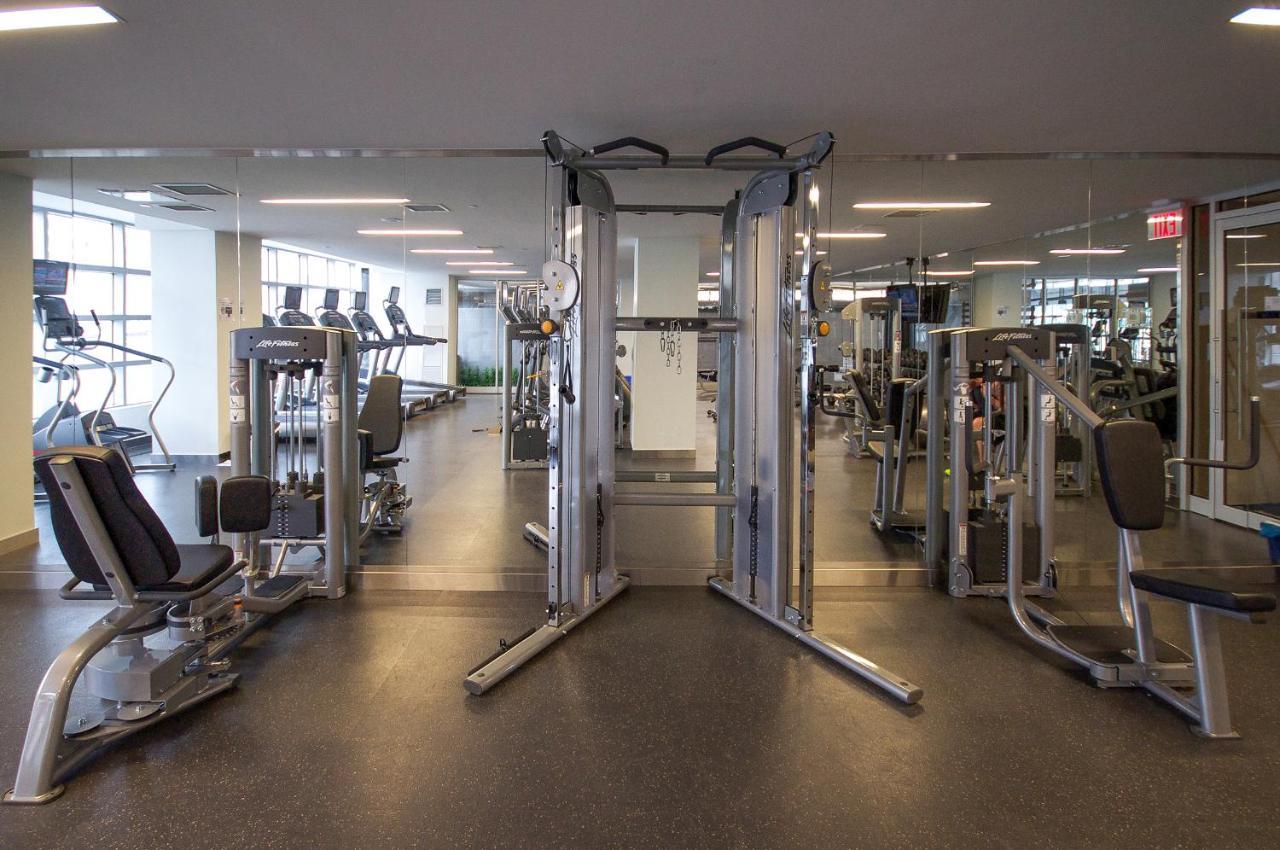 Three-Bedroom Condo With Free Parking Nearby Cn Tower With Lake View Toronto Buitenkant foto