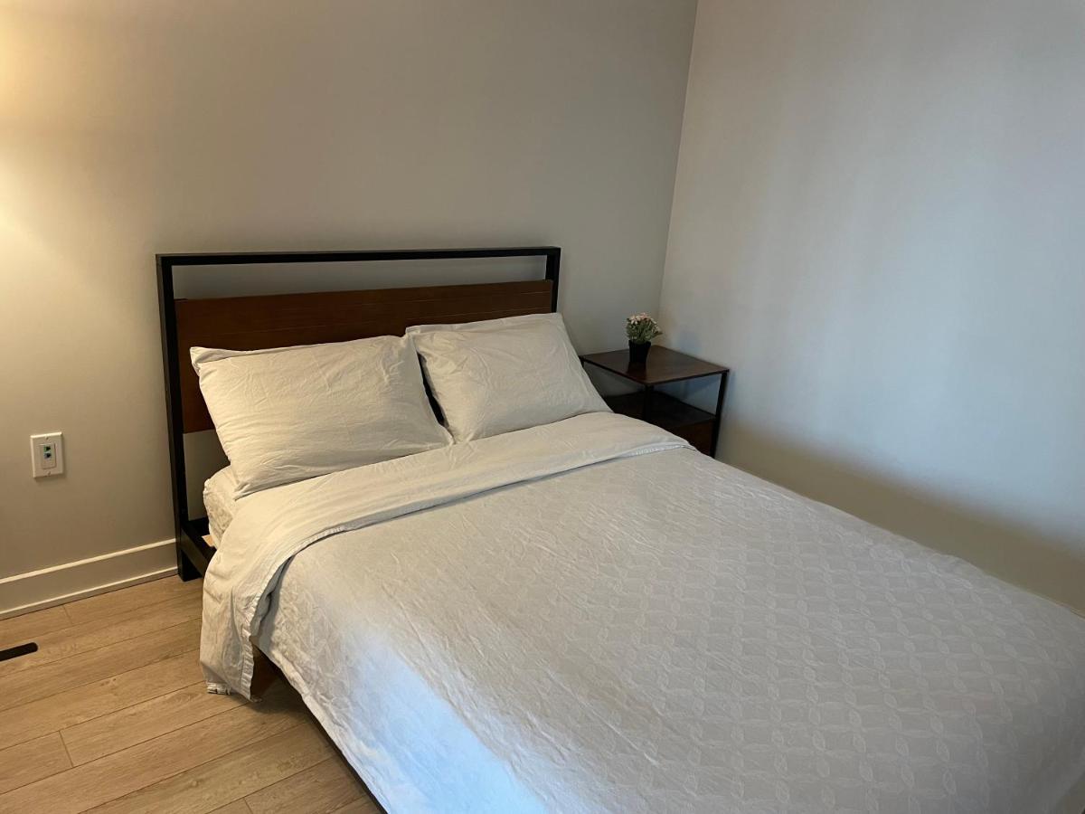 Three-Bedroom Condo With Free Parking Nearby Cn Tower With Lake View Toronto Buitenkant foto