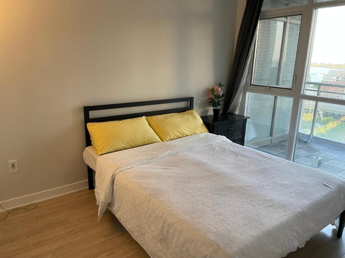 Three-Bedroom Condo With Free Parking Nearby Cn Tower With Lake View Toronto Buitenkant foto