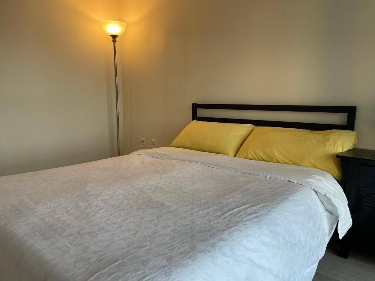 Three-Bedroom Condo With Free Parking Nearby Cn Tower With Lake View Toronto Buitenkant foto