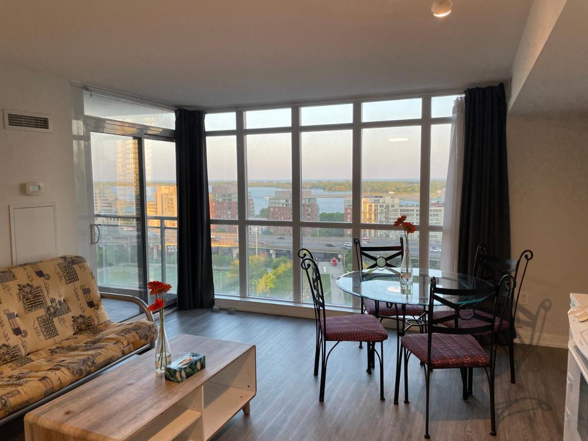 Three-Bedroom Condo With Free Parking Nearby Cn Tower With Lake View Toronto Buitenkant foto